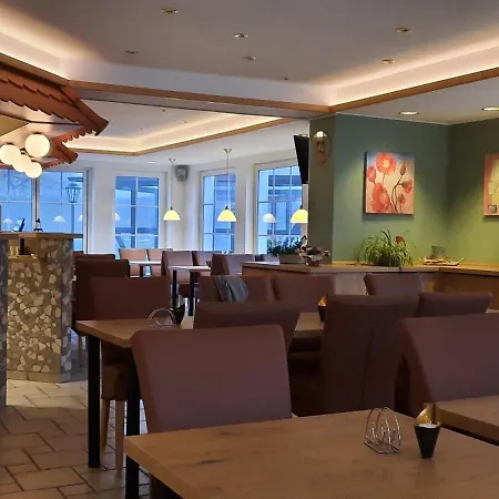 Zum Kreuzberg Отель 3*