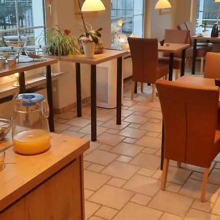 Zum Kreuzberg Отель 3*