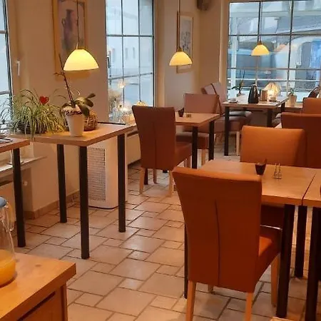 Zum Kreuzberg Hotel 3*