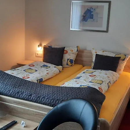 Zum Kreuzberg Отель 3*