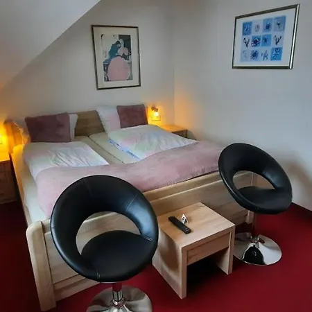 Zum Kreuzberg Отель 3*