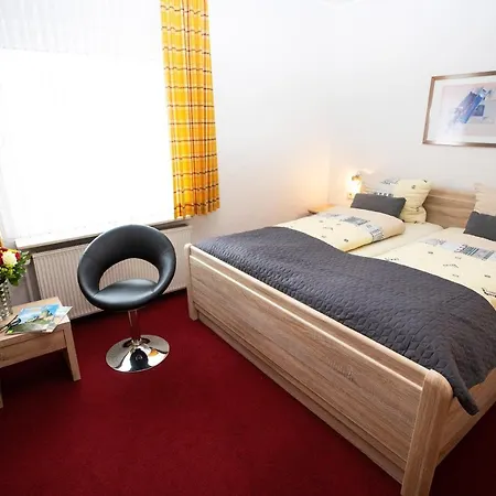 Zum Kreuzberg 호텔