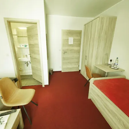 Zum Kreuzberg Отель 3*