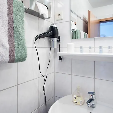 Zum Kreuzberg Otel 3*