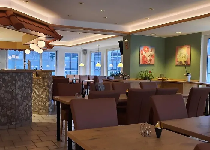 Zum Kreuzberg 호텔 3*