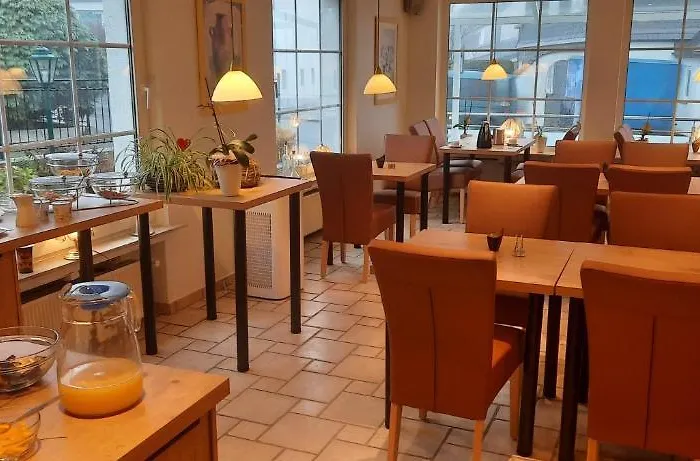 Zum Kreuzberg Hotel 3*