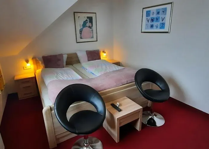 Zum Kreuzberg 호텔 3*