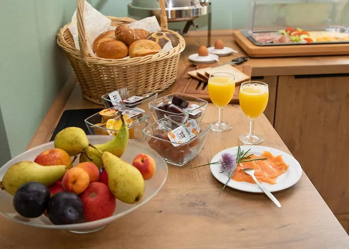 Zum Kreuzberg 호텔