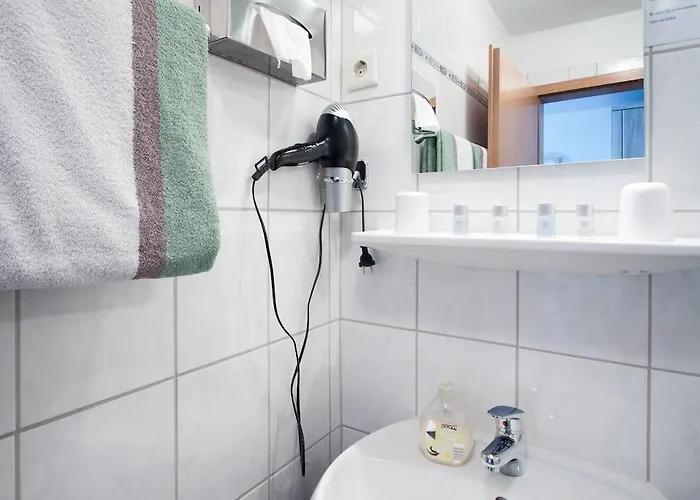 Zum Kreuzberg 호텔 3*